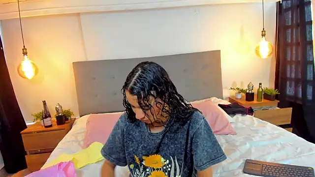 Luna Claire online show from October 2025 01:04:02 PM