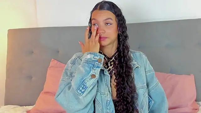 Luna Claire online show from November 2025 11:32:01 AM