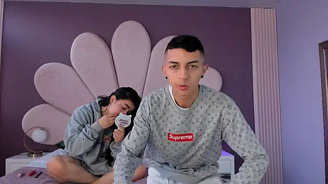 NickandAbby  online show from October 2025 11:39:02 AM