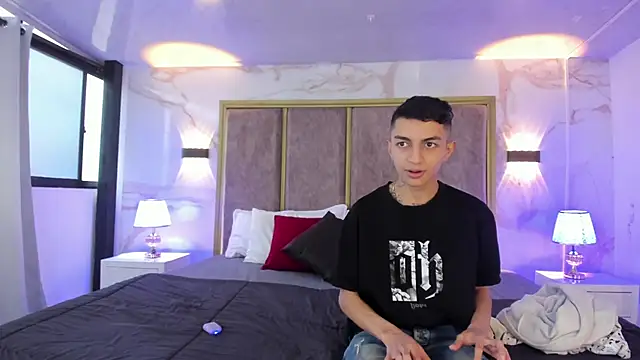 NickandAbby  online show from April 2026 07:14:01 PM