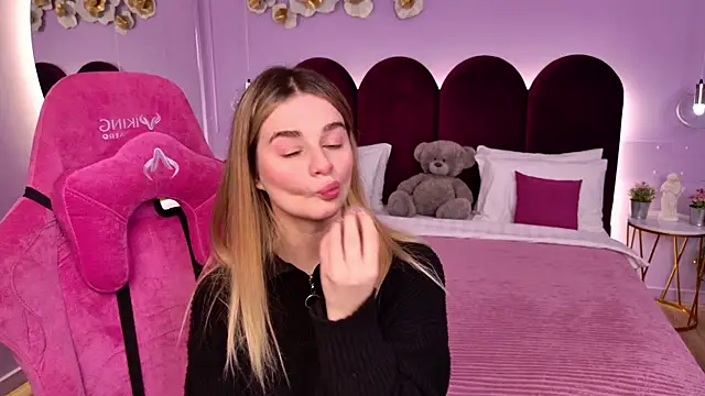 SweetyLicky online show from December 2025 04:24:01 PM