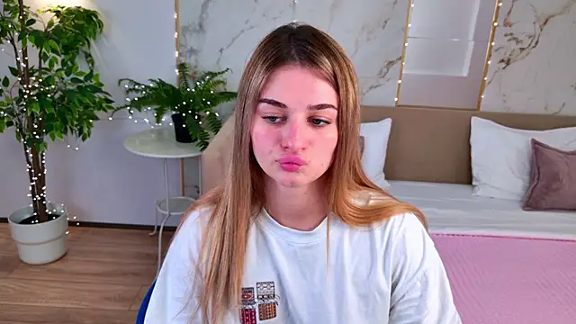 Snapshot of SweetyLicky chatting on June 2026 04:07:02 PM SweetyLicky online show from June 2026 04:07:02 PM