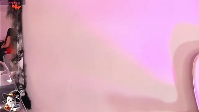 Snapshot of LeylaWoods chatting on October 2025 01:13:02 AM LeylaWoods online show from October 2025 01:13:02 AM