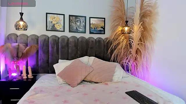 Viollet xoxo online show from February 2026 12:45:01 PM