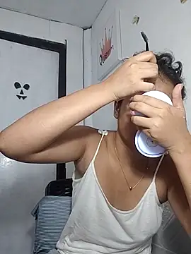 kiannie01 online show from October 2025 06:08:02 PM