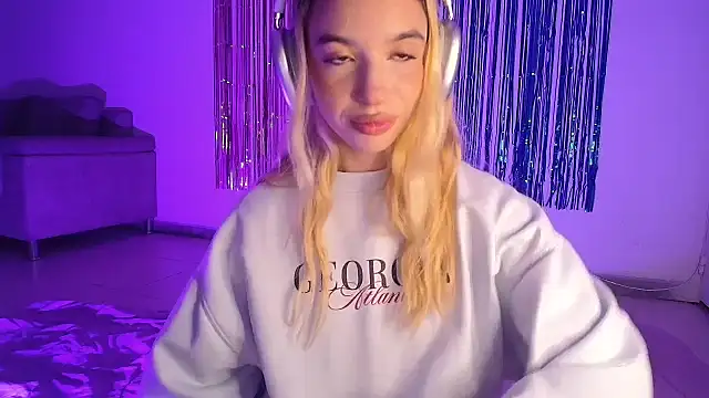 Alina Lee t online show from October 2025 02:45:02 AM