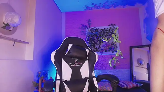 Snapshot of Katy_bratz_ chatting on November 2025 07:56:02 PM Katy bratz online show from November 2025 07:56:02 PM