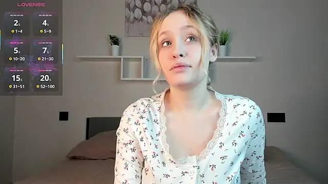 Snapshot of Julliakoill chatting on October 2025 04:47:01 AM Julliakoill online show from October 2025 04:47:01 AM