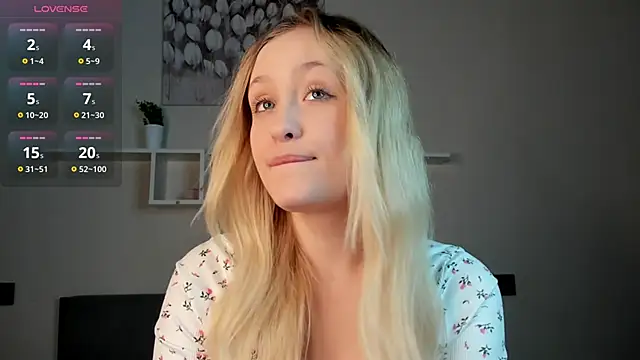 Snapshot of Julliakoill chatting on November 2025 12:37:01 PM Julliakoill online show from November 2025 12:37:01 PM