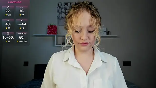 Snapshot of Julliakoill chatting on December 2025 08:41:02 AM Julliakoill online show from December 2025 08:41:02 AM