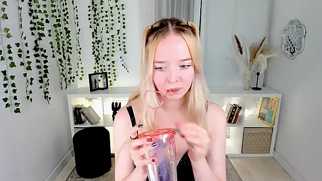 BellaMontgomery online show from November 2025 09:39:02 PM