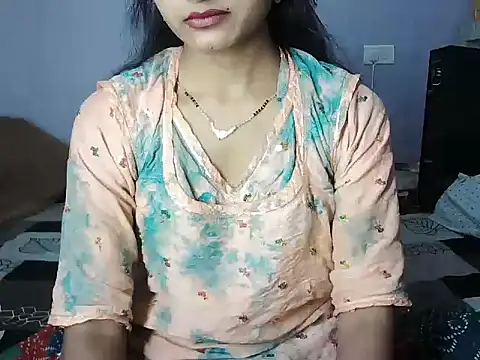Snapshot of ROSE_GOLDE chatting on June 2026 05:47:01 AM ROSE GOLDE online show from June 2026 05:47:01 AM