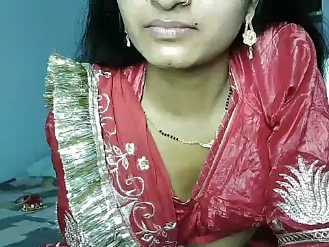 Snapshot of ROSE_GOLDE chatting on June 2026 10:01:02 PM ROSE GOLDE online show from June 2026 10:01:02 PM