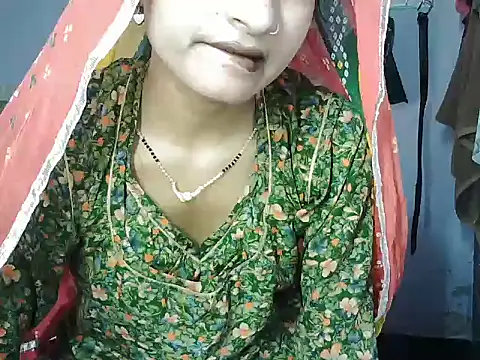 Snapshot of ROSE_GOLDE chatting on June 2026 05:27:01 AM ROSE GOLDE online show from June 2026 05:27:01 AM