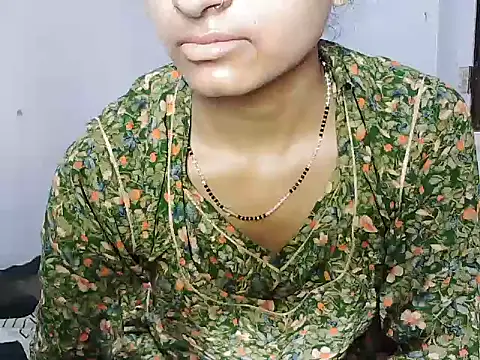 Snapshot of ROSE_GOLDE chatting on June 2026 06:07:01 AM ROSE GOLDE online show from June 2026 06:07:01 AM