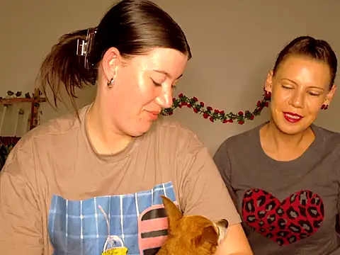 Snapshot of TheFun_House chatting on January 2026 10:02:01 PM TheFun House online show from January 2026 10:02:01 PM