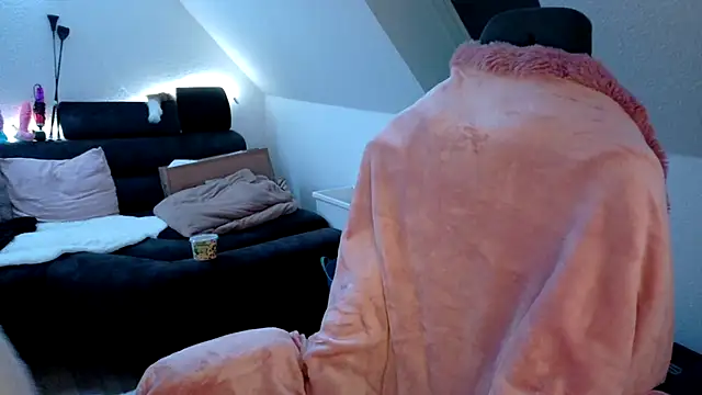 Melly4You online show from April 2026 09:41:02 PM