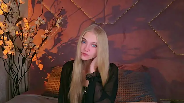 4example Chloe online show from October 2025 10:43:02 AM