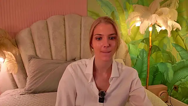 Snapshot of 4example_Chloe chatting on June 2026 05:31:01 AM 4example Chloe online show from June 2026 05:31:01 AM