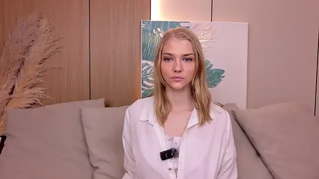 Snapshot of 4example_Chloe chatting on June 2026 05:30:01 AM 4example Chloe online show from June 2026 05:30:01 AM