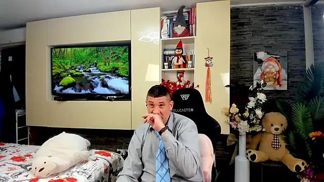 SpartacusDaddy48 online show from April 2026 12:28:01 PM