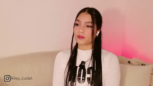 Snapshot of Cutie_Riley chatting on March 2026 11:59:01 AM Cutie Riley online show from March 2026 11:59:01 AM