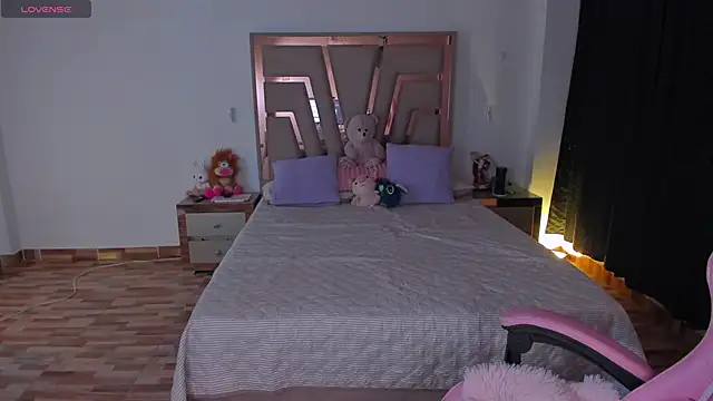 lunaarose online show from April 2026 03:18:01 AM