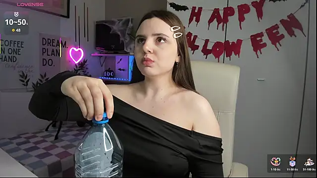 LiaWoow online show from October 2025 07:58:01 AM