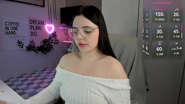 LiaWoow online show from January 2026 02:41:01 PM