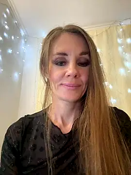 Snapshot of LucieMack chatting on October 2025 08:02:02 PM LucieMack online show from October 2025 08:02:02 PM