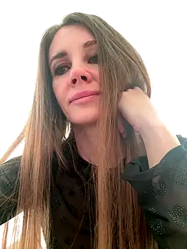 Snapshot of LucieMack chatting on October 2025 06:26:02 AM LucieMack online show from October 2025 06:26:02 AM