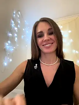 Snapshot of LucieMack chatting on November 2025 05:25:02 PM LucieMack online show from November 2025 05:25:02 PM