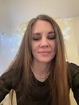 Snapshot of LucieMack chatting on November 2025 03:45:01 PM LucieMack online show from November 2025 03:45:01 PM