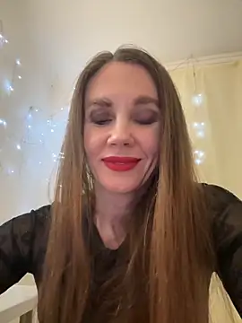 Snapshot of LucieMack chatting on November 2025 06:31:02 PM LucieMack online show from November 2025 06:31:02 PM