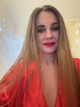 Snapshot of LucieMack chatting on December 2025 06:50:01 PM LucieMack online show from December 2025 06:50:01 PM