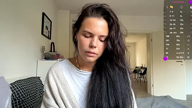 Snapshot of MaydaCornwall chatting on October 2025 07:11:01 AM MaydaCornwall online show from October 2025 07:11:01 AM