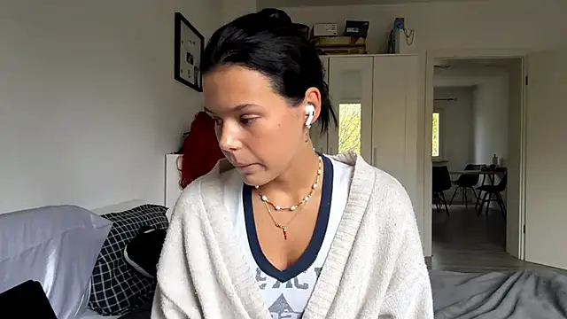 Snapshot of MaydaCornwall chatting on October 2025 07:05:02 AM MaydaCornwall online show from October 2025 07:05:02 AM