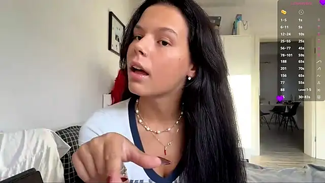 Snapshot of MaydaCornwall chatting on October 2025 03:07:01 PM MaydaCornwall online show from October 2025 03:07:01 PM