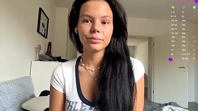 Snapshot of MaydaCornwall chatting on November 2025 09:09:01 AM MaydaCornwall online show from November 2025 09:09:01 AM