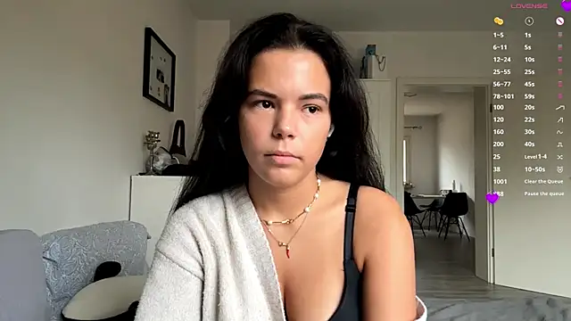 Snapshot of MaydaCornwall chatting on November 2025 08:09:02 AM MaydaCornwall online show from November 2025 08:09:02 AM