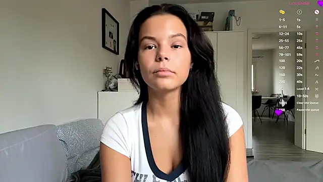 Snapshot of MaydaCornwall chatting on November 2025 08:03:02 AM MaydaCornwall online show from November 2025 08:03:02 AM