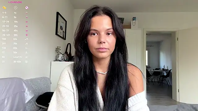 Snapshot of MaydaCornwall chatting on November 2025 10:59:02 AM MaydaCornwall online show from November 2025 10:59:02 AM