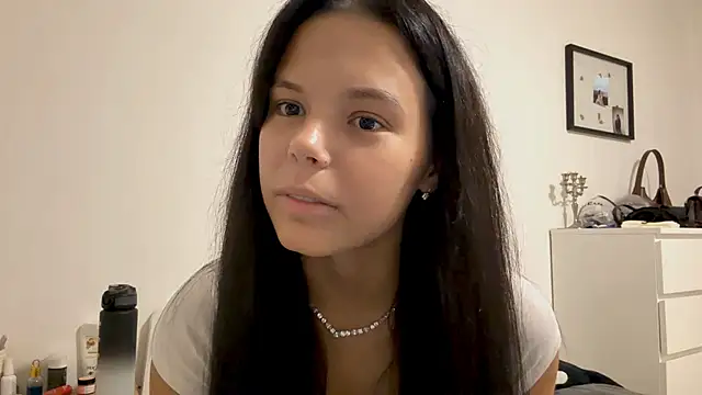 Snapshot of MaydaCornwall chatting on December 2025 04:13:01 PM MaydaCornwall online show from December 2025 04:13:01 PM