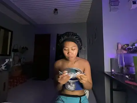 Snapshot of PinayLina18 chatting on May 2026 05:38:01 AM PinayLina18 online show from May 2026 05:38:01 AM