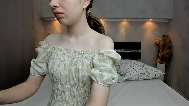 Snapshot of Camilla_Kelly chatting on November 2025 01:00:01 AM Camilla Kelly online show from November 2025 01:00:01 AM