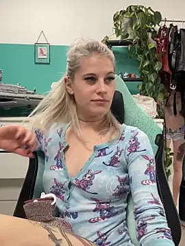 Snapshot of TheRealJessyLey chatting on November 2025 07:05:01 PM TheRealJessyLey online show from November 2025 07:05:01 PM