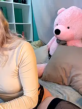 Snapshot of TheRealJessyLey chatting on November 2025 07:08:02 AM TheRealJessyLey online show from November 2025 07:08:02 AM