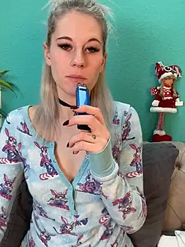 Snapshot of TheRealJessyLey chatting on November 2025 07:42:02 AM TheRealJessyLey online show from November 2025 07:42:02 AM