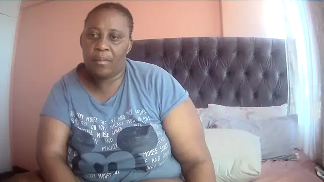 HUGEASSXXXXX online show from February 2026 06:19:02 AM