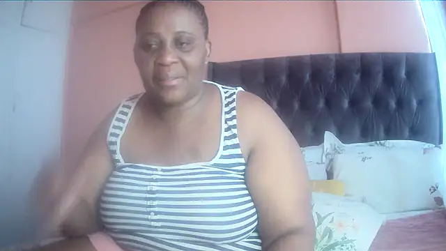 HUGEASSXXXXX online show from February 2026 05:28:02 AM